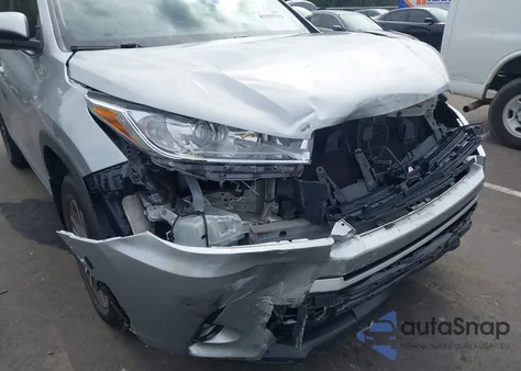 2017 Toyota Highlander Le Plus z USA, uszkodzony, nr VIN 5TDBZRFH3HS367760